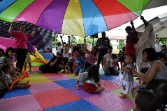 Families taking part in the mass parent-child activity – ‘Our Music Studio’.