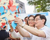 DPM Heng and Mrs Heng at DADs Promise Tree