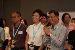 Minister Josephine Teo participating in the introductory activity together with the members of the Citizens’ Panel